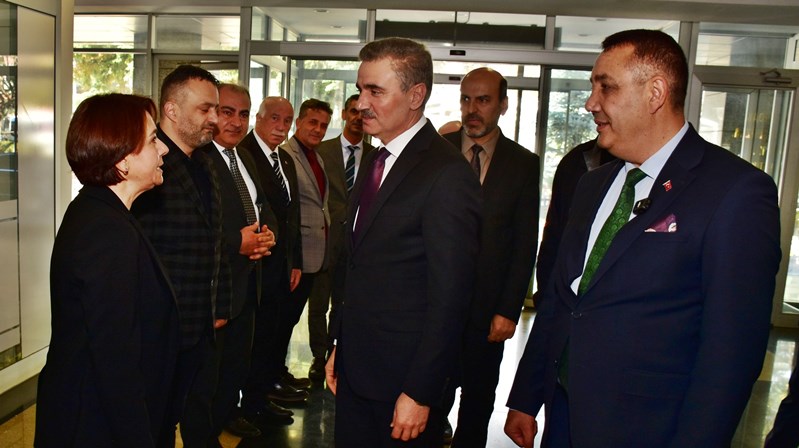 Gümüşhane Valisi Aydın Baruş, Belediye Başkanı Vedat Soner Başer’i makamında