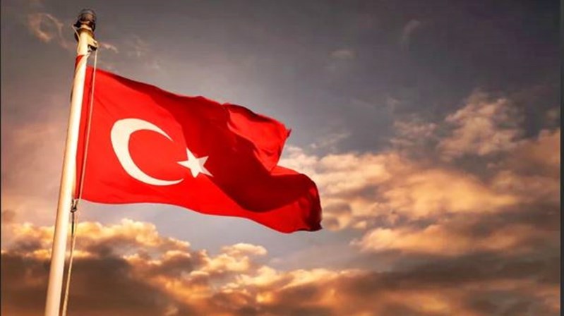 Gemileri yakıyoruz, Gece yola çıkıyoruz, İsrail’i yıkıyoruz, Sayıyoruz gün kardeşim.