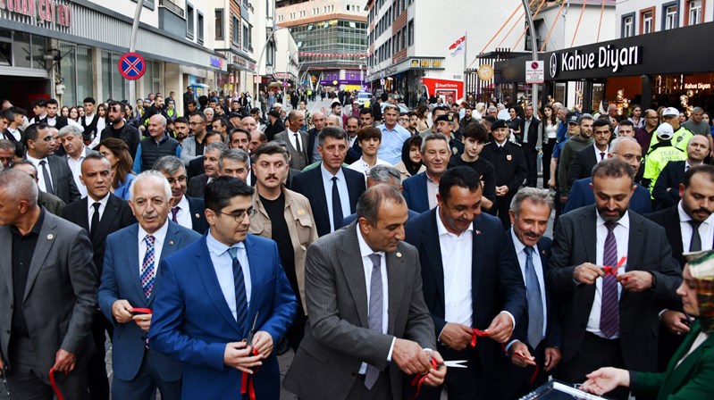 Gümüşhane’de bu yıl 27’ncisi düzenlenen Uluslararası Gümüşhane Kuşburnu-Pestil-Kültür ve Turizm