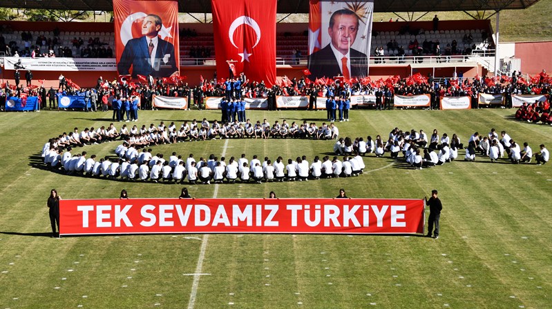 HABER MERKEZİ Cumhuriyet’in ilanının 101.yıldönümü, Gümüşhane’de düzenlenen çeşitli etkinliklerle coşkulu