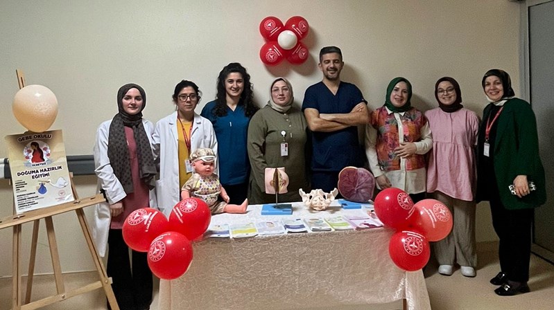 Gümüşhane Devlet Hastanesi’nde açılan “Gebe Okulu”nda hem eğitimler hem de