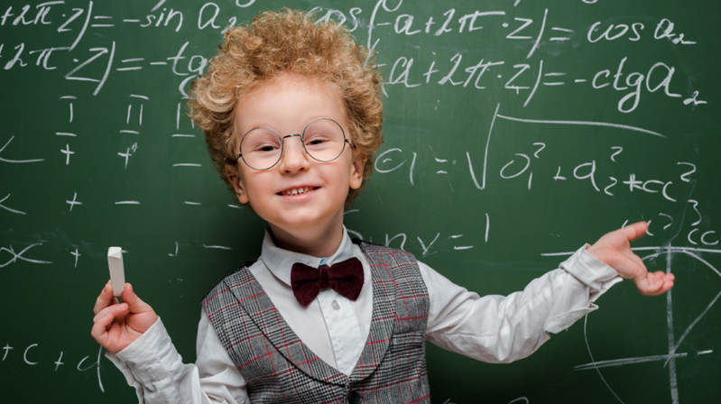 Selami Öktem “Eğitim, okulda öğrendiğiniz her şeyi unuttuğunuzda geriye kalandır.”