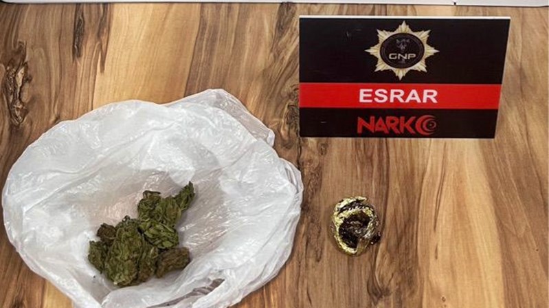 Gümüşhane Çamlıca Mahallesi Toki Konutları girişinde bir ticari taksi içerisinde