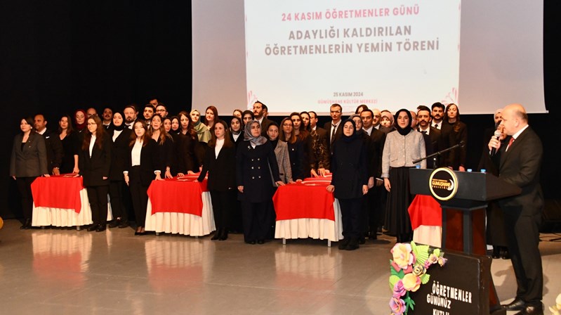 Gümüşhane Kültür Merkezi’nde düzenlenen program saygı duruşunda bulunulması ve İstiklal