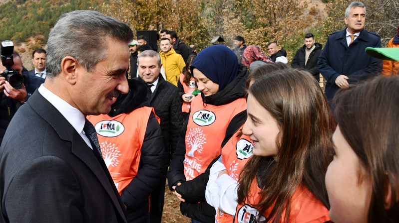 Gümüşhane’de 11 Kasım Milli Ağaçlandırma Günü kapsamında gerçekleştirilen etkinliklerle binlerce