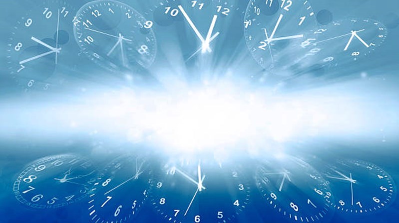 Niyazi Karabulut İnsan yaşadığı vaktin çocuğudur. Müslümanın, şimdiki zaman içinde