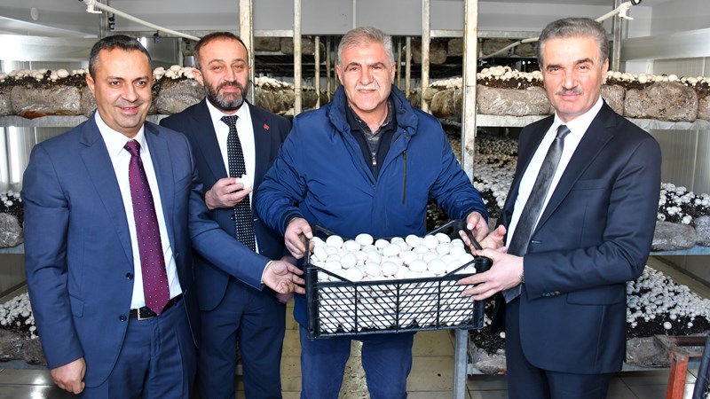 Gümüşhane Valisi Aydın Baruş, Gümüşhane’deki esnafleri ve iş yerlerini sık