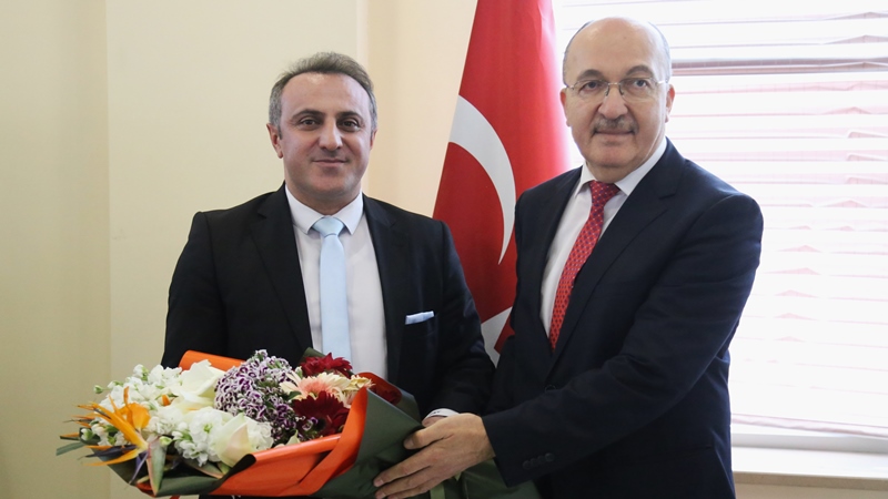 Cumhurbaşkanı Recep Tayyip Erdoğan tarafından Gümüşhane Üniversitesi Rektörlüğüne atanan Prof.