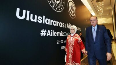 Cumhurbaşkanı Recep Tayyip Erdoğan, eşi Emine Erdoğan ile birlikte Aile