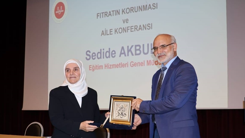 Gümüşhane İl Müftülüğü’nce düzenlenen “Fıtratın Korunması ve Aile” temalı konferans,