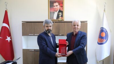 Gümüşhane Üniversitesi Edebiyat Fakültesi Dekanlığı’na Prof. Dr. Cengiz Gökçen atandı.