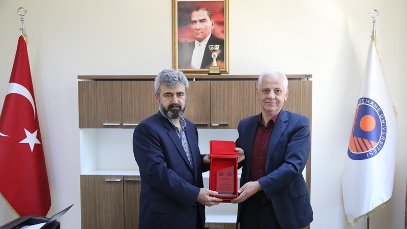 Gümüşhane Üniversitesi Edebiyat Fakültesi Dekanlığı’na Prof. Dr. Cengiz Gökçen atandı.