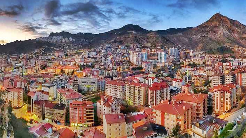 S. Vedat Karaarslan, Arkeolog- Elektronik Mühendisi (MSc.) Bir zamanlar şehirlerarası