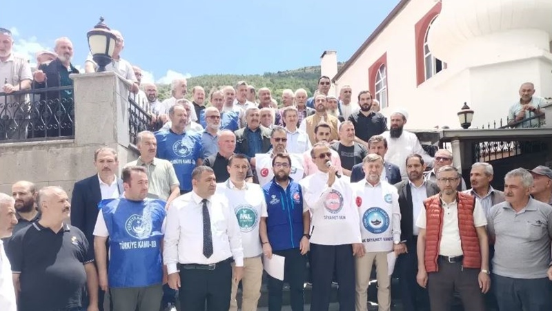 Gümüşhane’de sivil toplum örgütleri Leman dergisinin yayımladığı karikatürü kınayarak “Kutsal