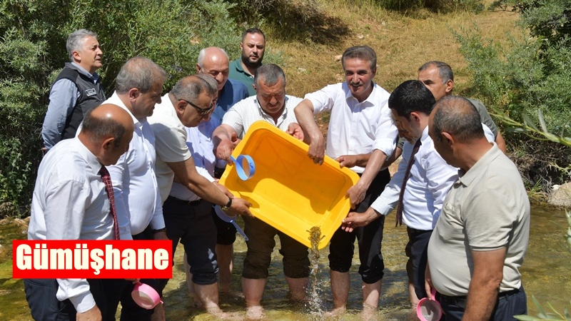 Gümüşhane Valisi Aydın Baruş, kırmızı benekli alabalıkların doğaya salımı kapsamında