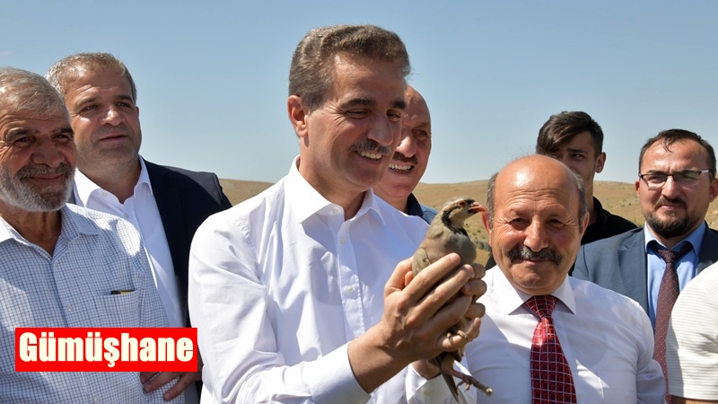 Gümüşhane Valisi Aydın Baruş’un katılımıyla, kenelerle biyolojik mücadele kapsamında Gümüşhane’nin