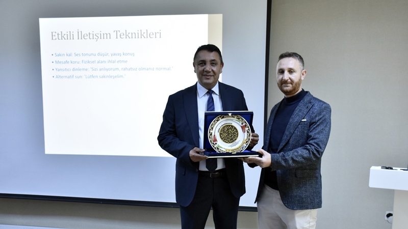 Gümüşhane Üniversitesi akademisyenlerinden Dr. Öğretim Üyesi Ahmet Temel, Öğretim Görevlileri