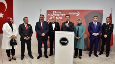 Gümüşhane’de Cumhuriyetin 102. yılında fener alayı ve kabul töreni düzenlendi.