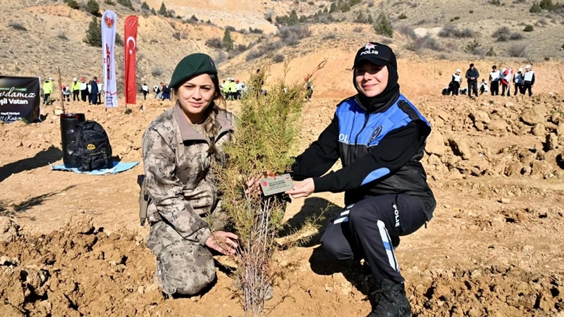 Gümüşhane İl Emniyet Müdürlüğü öncülüğünde Kelkit’te hayata geçirilen “Şehitlerimiz İçin Her