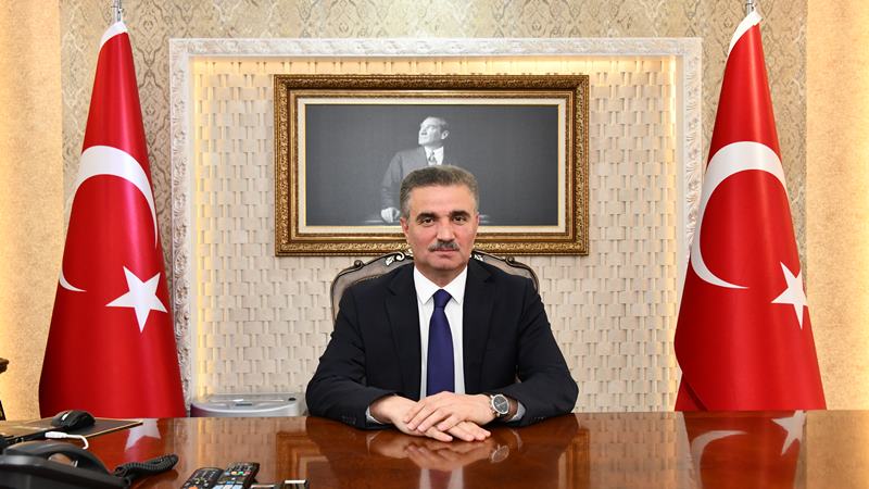 Gümüşhane Valisi Aydın Baruş’un yayımladığı yeni yıl mesajı şöyledir: “Acı