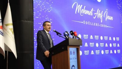 Memur-Sen’in kurucusu Mehmet Mehmet Akif İnan adına yedincisi düzenlenen “Mehmet