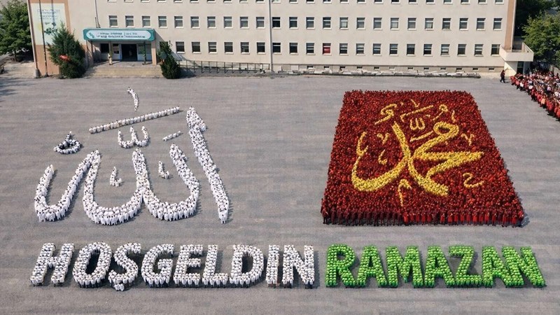 Geçtiğimiz günlerde Milli Eğitim Bakanı Yusuf Tekin’in okullara gönderdiği Ramazan