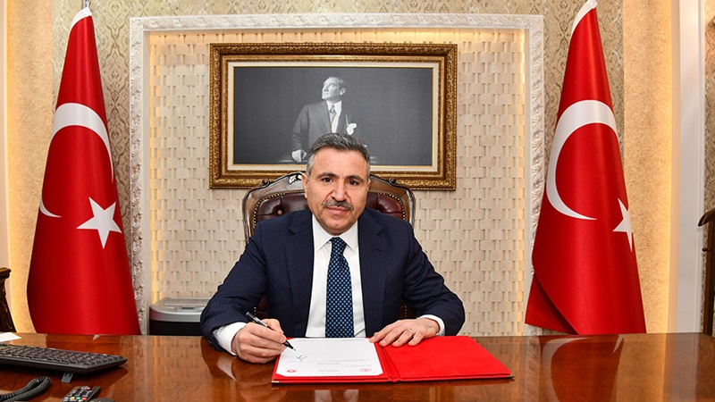 “Bizleri dünyaya getiren, şefkat, fedakârlık ve merhametin en güzel timsali
