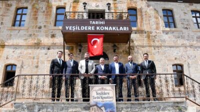 Gümüşhane Valisi Cevdet Atay, beraberindeki heyetle birlikte Yeşildere Köyü’nde bulunan