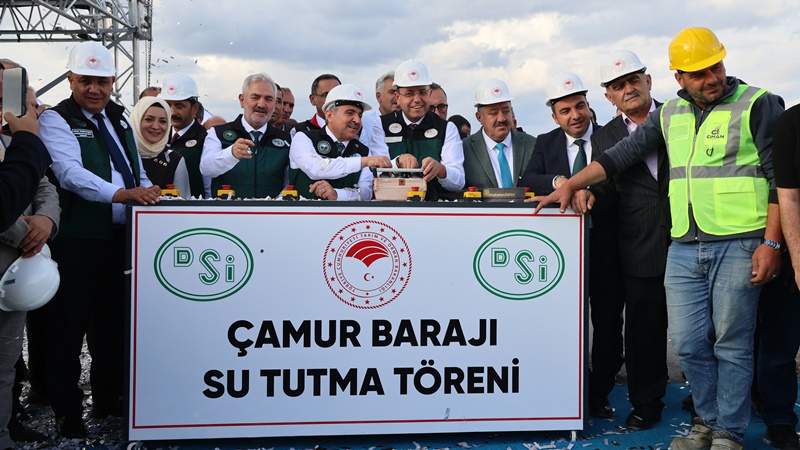Gümüşhane’nin Kelkit ilçesinde yapımı tamamlanan Çamur Barajı’nda su tutulmaya başlandı.